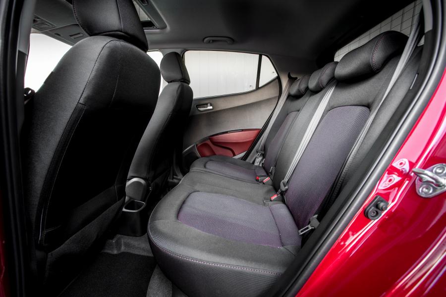 Интерьер Hyundai i10 2016 года  (UK) (фото 6 из 41)